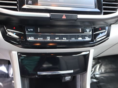 Used 2016 Honda Accord EX Sedan image 28