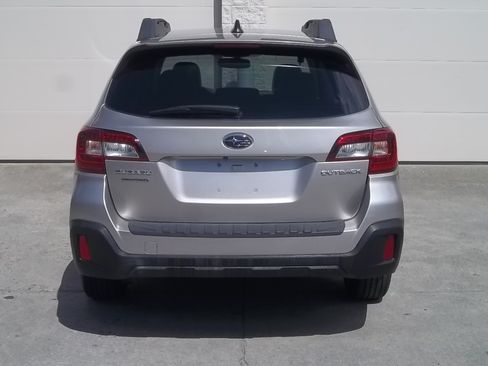 Used 2018 Subaru Outback 2.5i Premium AWD/4WD image 5