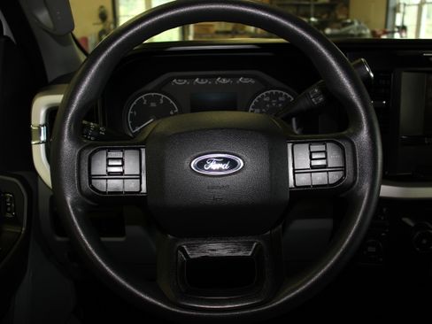 Used 2024 Ford F350 4x4 Crew Cab DRW Super Duty image 30