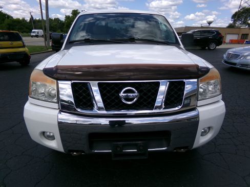 Used 2010 Nissan Titan 4x4 Crew Cab image 8