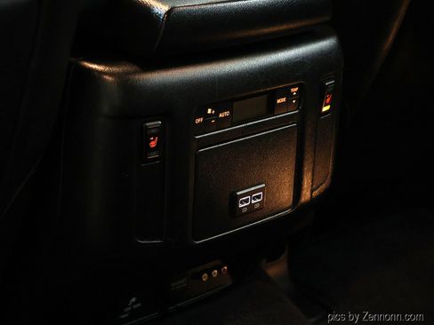 Used 2017 Nissan Armada Platinum image 16