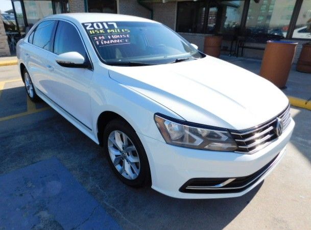 Used 2017 Volkswagen Passat 1.8T S FWD image 1