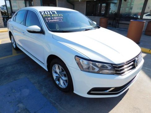 Used 2017 Volkswagen Passat 1.8T S image 1