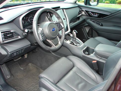 Used 2025 Subaru Outback Limited AWD/4WD image 5
