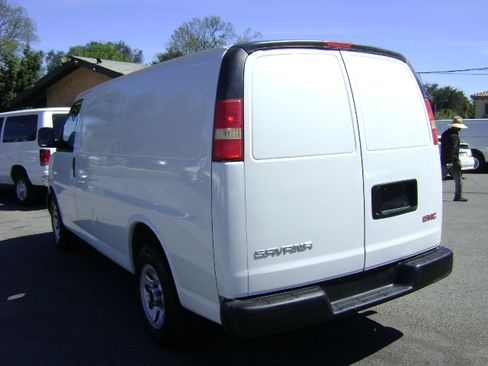 Used 2010 GMC Savana 1500 image 6