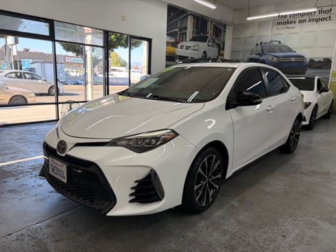 Used 2017 Toyota Corolla SE Sedan FWD image 1