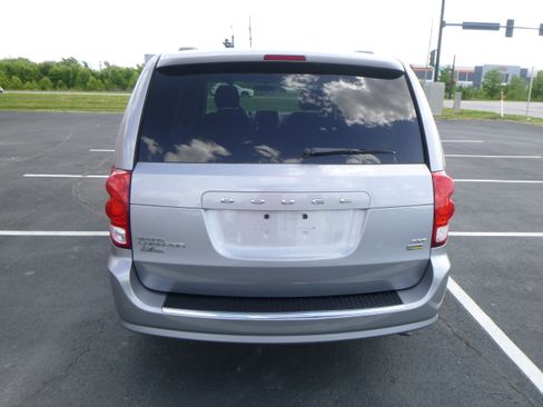Used 2015 Dodge Grand Caravan SXT image 7