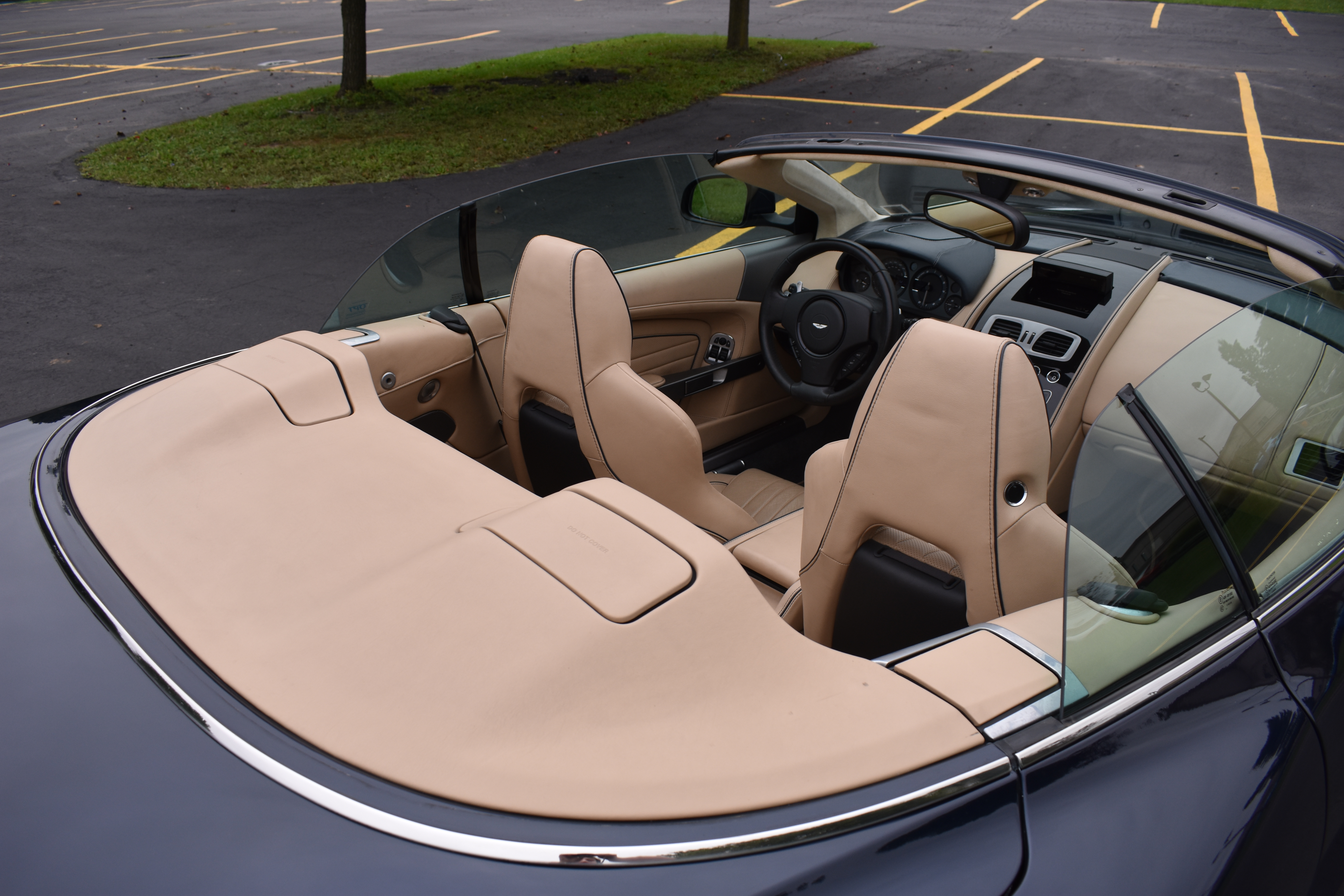 Used 2016 Aston Martin DB9 GT Volante RWD image 31