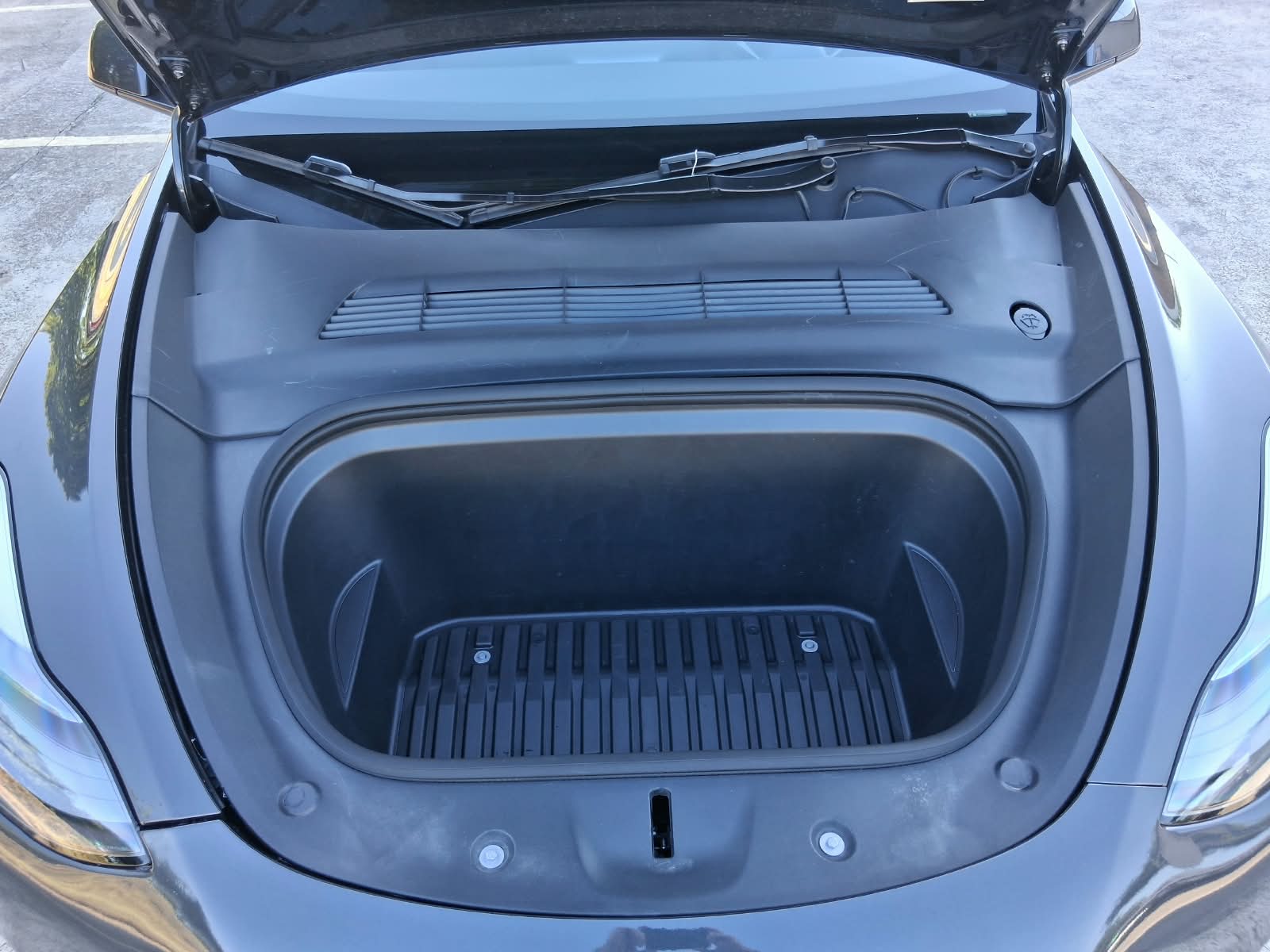 Used 2024 Tesla Model Y AWD Performance image 8