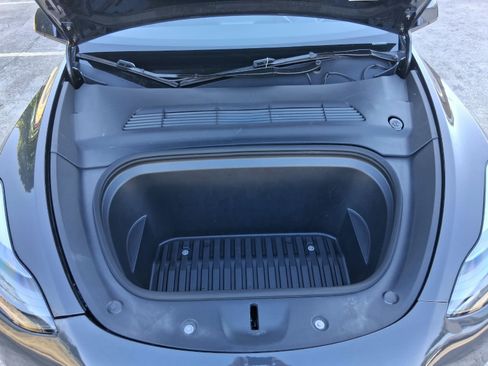 Used 2024 Tesla Model Y AWD Performance image 8