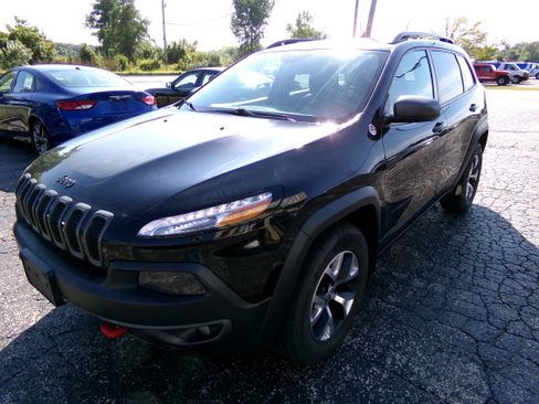 Used 2017 Jeep Cherokee Trailhawk image 1