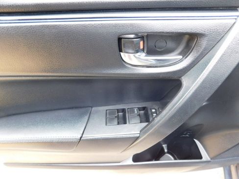 Used 2017 Toyota Corolla SE image 11