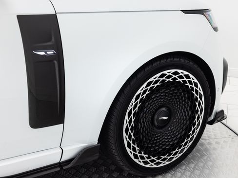 Used 2026 Land Rover Range Rover SE image 19