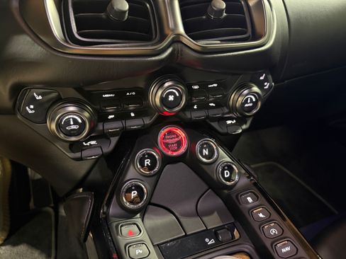 Used 2019 Aston Martin V8 Vantage Coupe RWD image 41