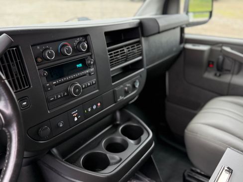 Used 2021 Chevrolet Express 3500 image 15
