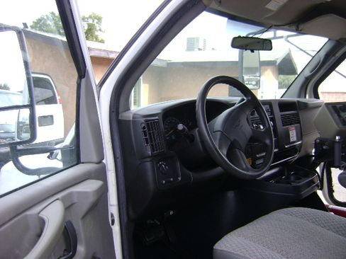 Used 2006 Chevrolet Express 3500 image 8