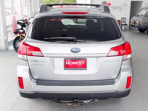 Used 2010 Subaru Outback 2.5i Limited image 5