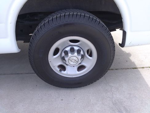 Used 2019 Chevrolet Express 2500 image 26