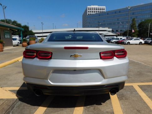 Used 2019 Chevrolet Camaro LT Coupe RWD image 6