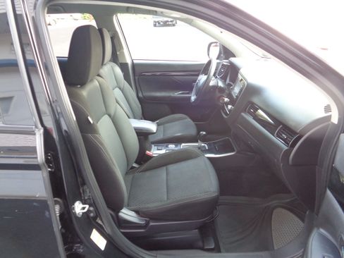 Used 2020 Mitsubishi Outlander AWD image 8