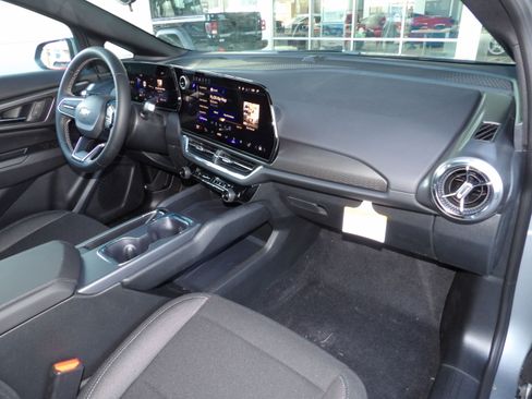 New 2026 Chevrolet Equinox EV LT image 4