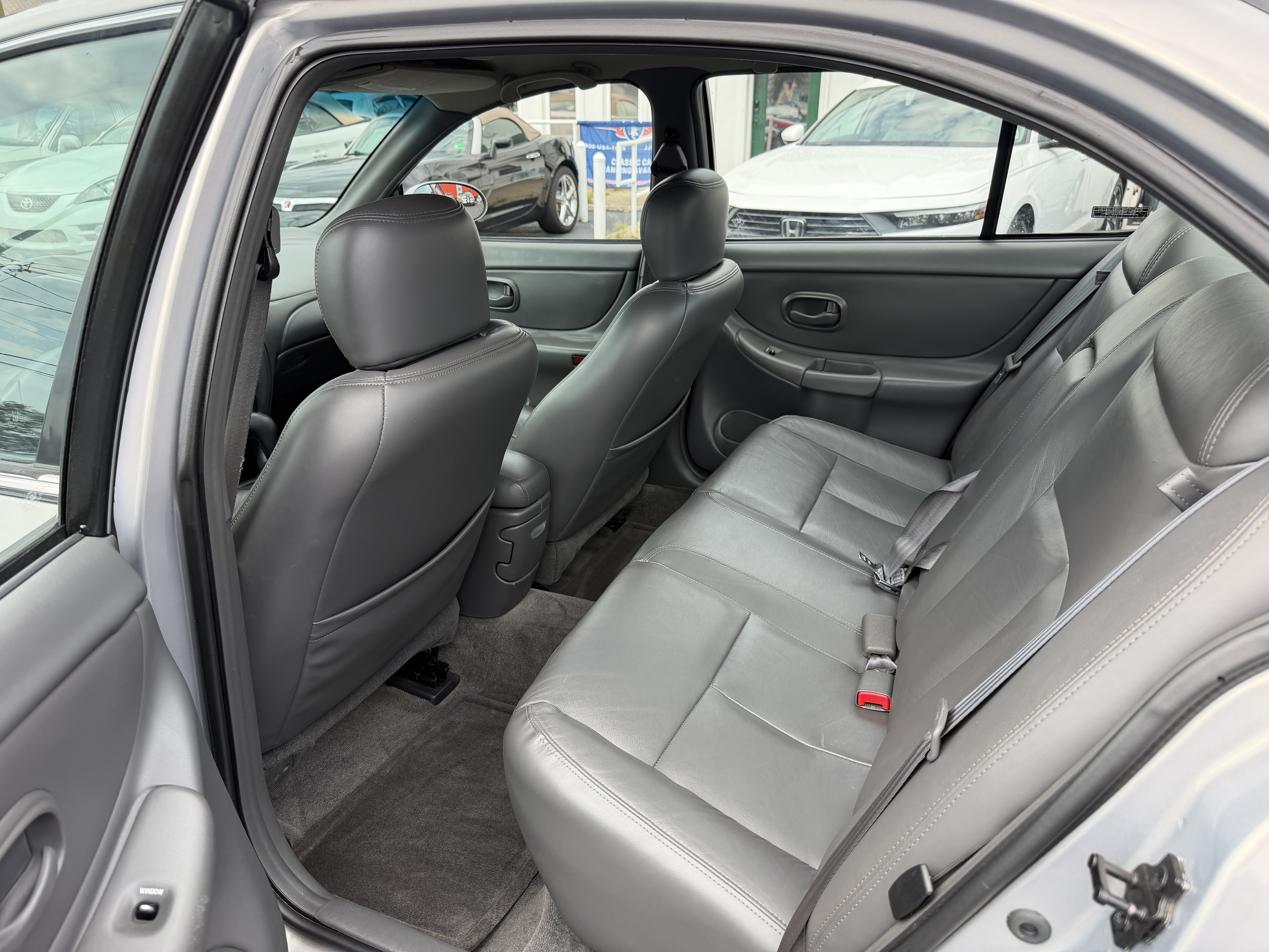 Used 2000 Oldsmobile Intrigue GL FWD image 12