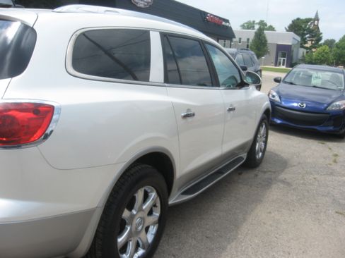 Used 2010 Buick Enclave AWD CXL image 4