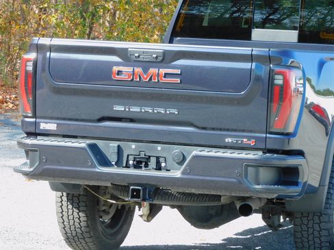 Used 2024 GMC Sierra 3500 AT4 image 15