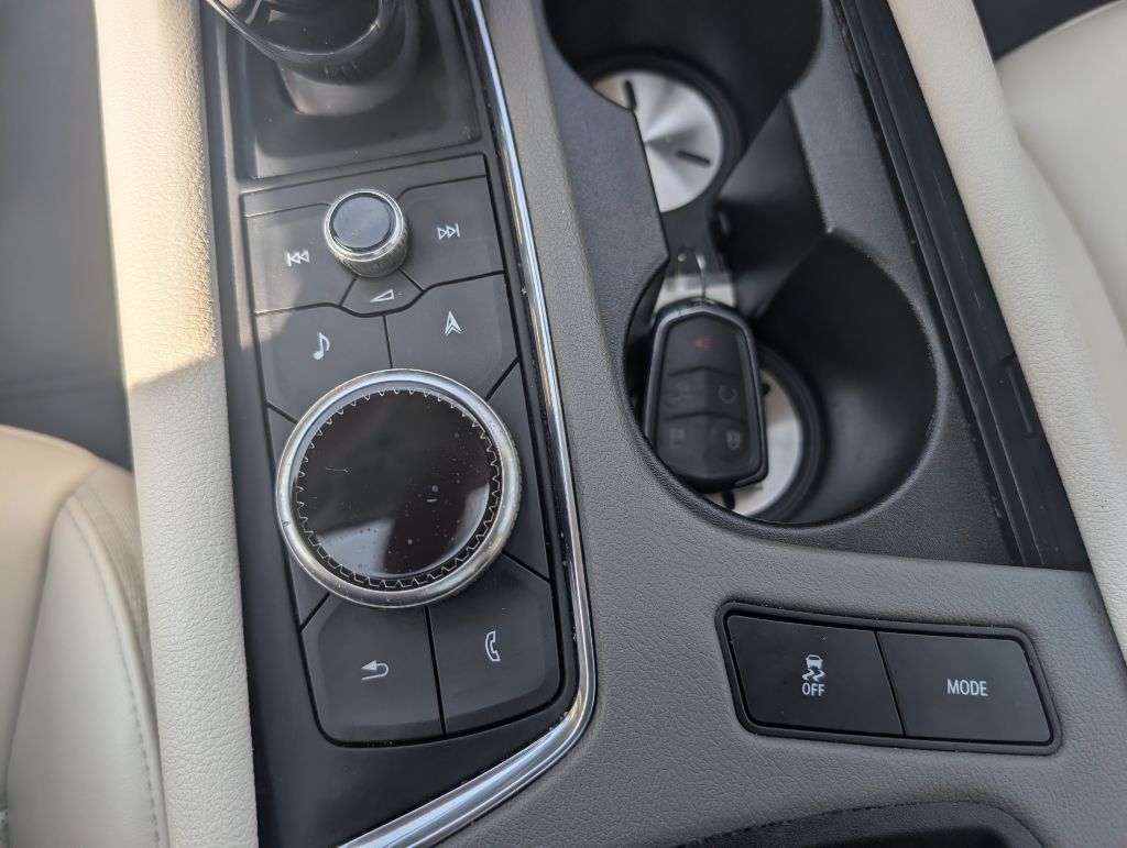 Used 2024 Cadillac XT6 AWD Premium Luxury image 15