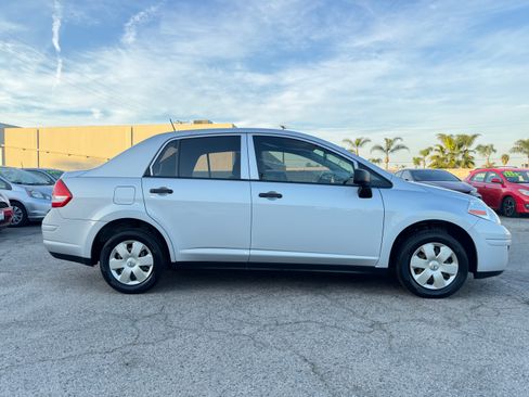 Used 2011 Nissan Versa image 9