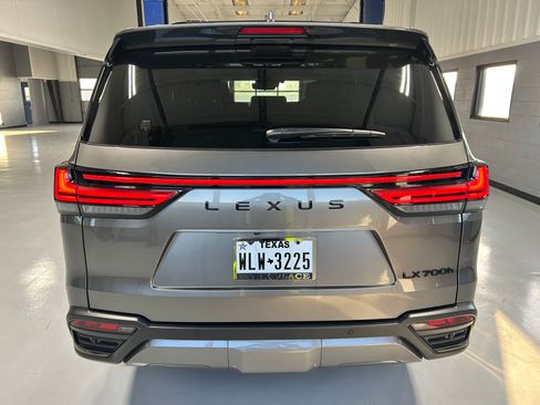 Used 2025 Lexus LX 700h Luxury image 6