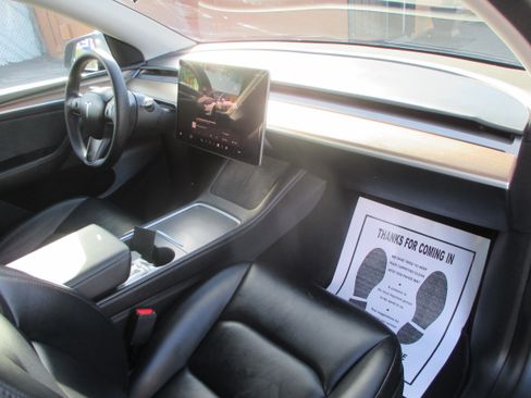 Used 2023 Tesla Model Y Performance image 5