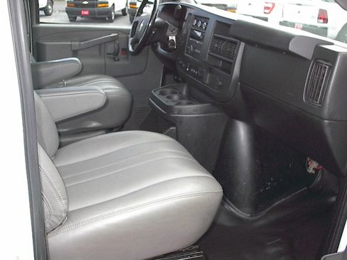 Used 2020 Chevrolet Express 3500 UNAVAIL RWD image 14