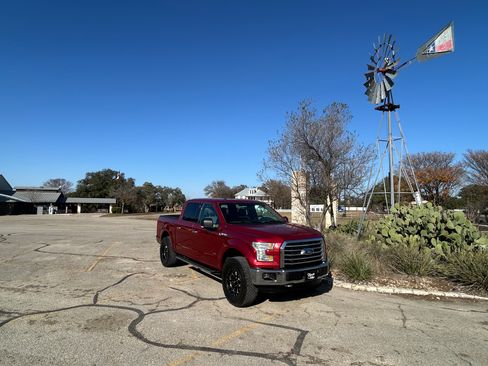 Used 2015 Ford F150 FX4 image 10