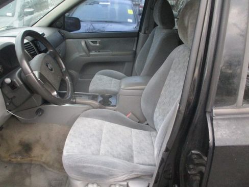 Used 2005 Kia Sorento LX image 9
