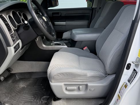 Used 2010 Toyota Tundra 4x4 CrewMax image 5