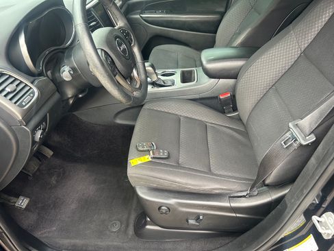 Used 2018 Jeep Grand Cherokee 2WD Laredo image 9
