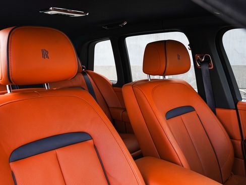 Used 2022 Rolls-Royce Cullinan Black Badge image 12