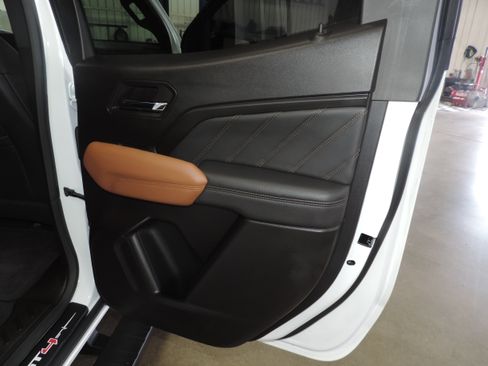 Used 2024 GMC Canyon AT4 image 28