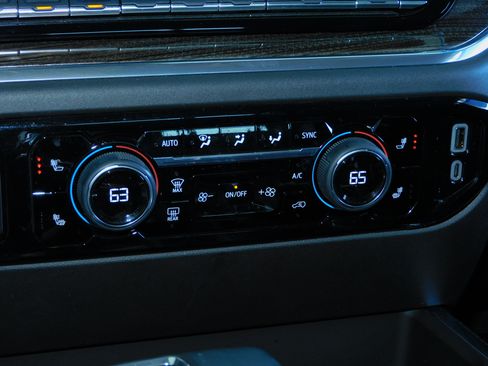 Used 2025 Chevrolet Silverado 1500 LT image 6