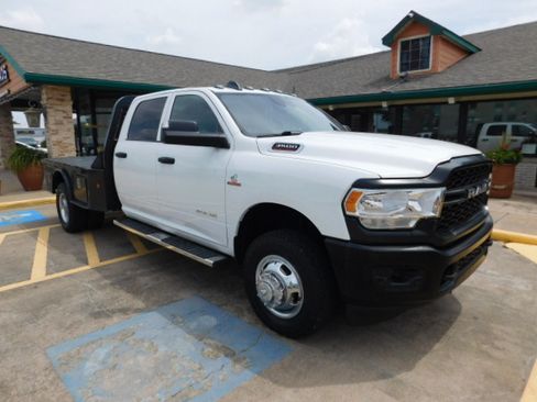 Used 2022 RAM 3500 4x4 Crew Cab Tradesman DRW image 2