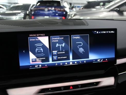 Used 2025 BMW i5 xDrive40 image 25