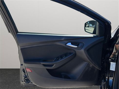 Used 2015 Ford Focus SE image 15