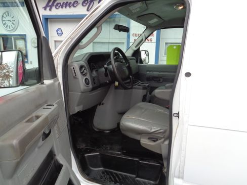 Used 2013 Ford E-150 and Econoline 150 image 4