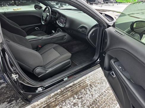 Used 2019 Dodge Challenger SXT image 10