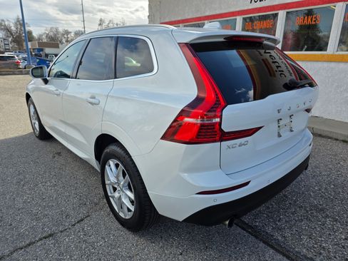 Used 2021 Volvo XC60 T5 Momentum image 4