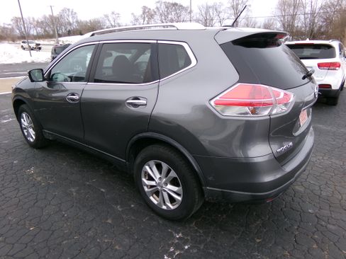 Used 2015 Nissan Rogue SV image 3