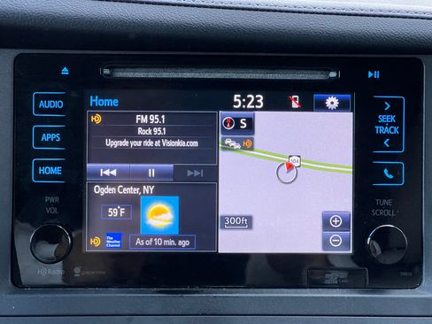 Used 2015 Toyota Sienna AWD/4WD image 12