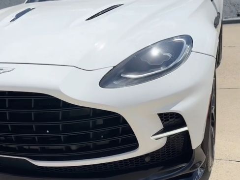 Used 2024 Aston Martin DBX 707 image 3