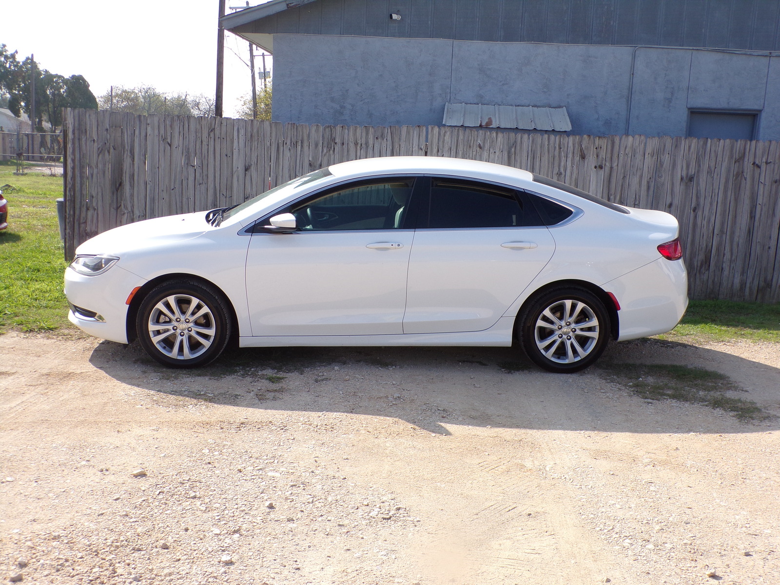 Used 2015 Chrysler 200 Limited FWD image 2